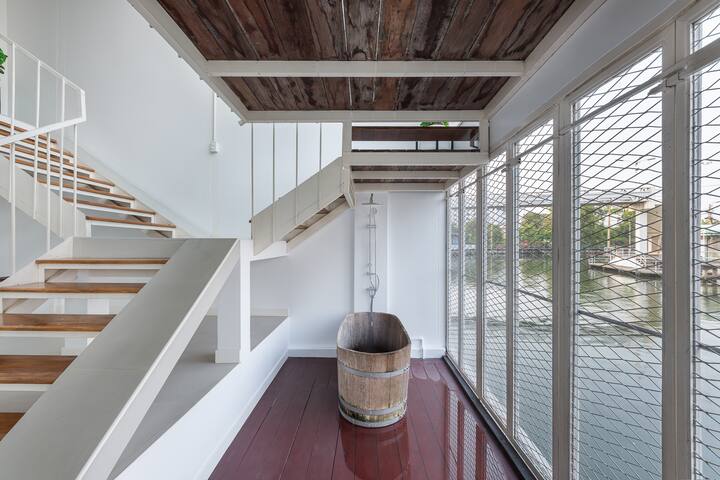 Homey villa by Canal on Onnut/ Sukhumvit Rd BKK gallery image 3