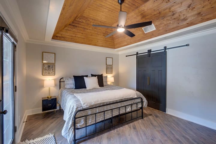 Cozy bedroom with a warm wood ceiling, comfortable bed, and extra twin mattress for flexible sleeping—perfect for families or groups visiting the Salado area.