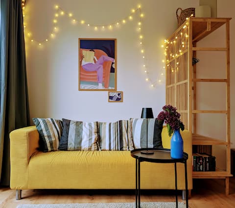 Top performing Airbnb: Cozy apartment with balcony in Hanover-Ahlem in Region Hannover