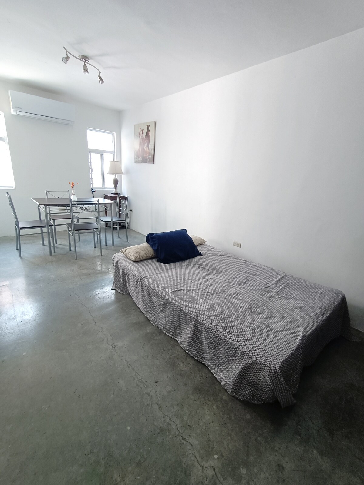 Top Airbnb: Complete house, furnished, closed garage and air conditioning en Ciudad General Escobedo