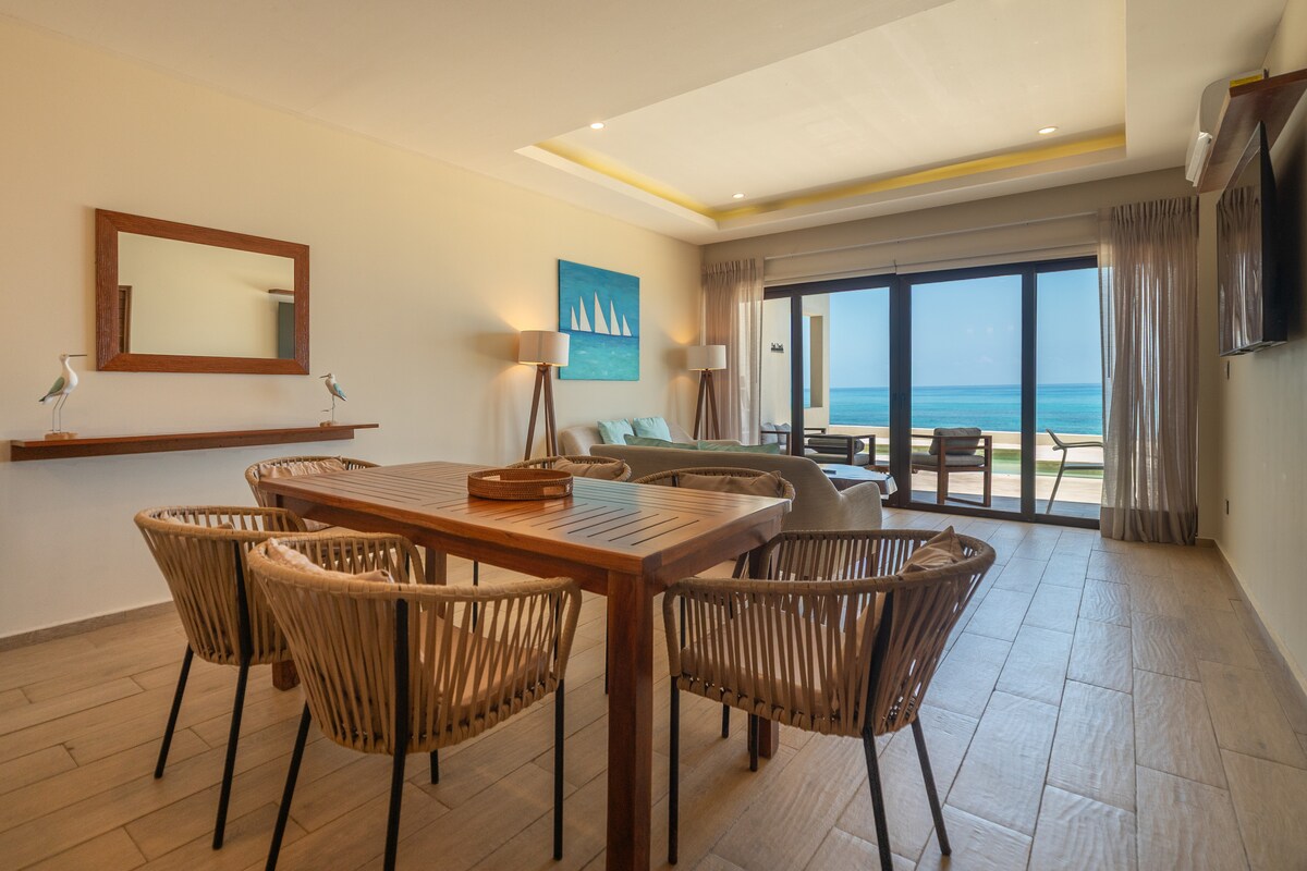 Anuncio de Airbnb popular: Ocean Heaven: New Downtown Condo en Isla Mujeres