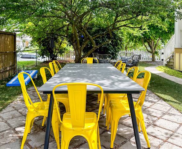 King Beds. Games. AC. Best Area w/ 95 Walk Score. gallery image 5