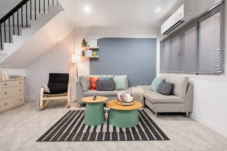 Spacious 4BRTownhouse|BTS Onnut|10 Guests|Parking gallery image 2