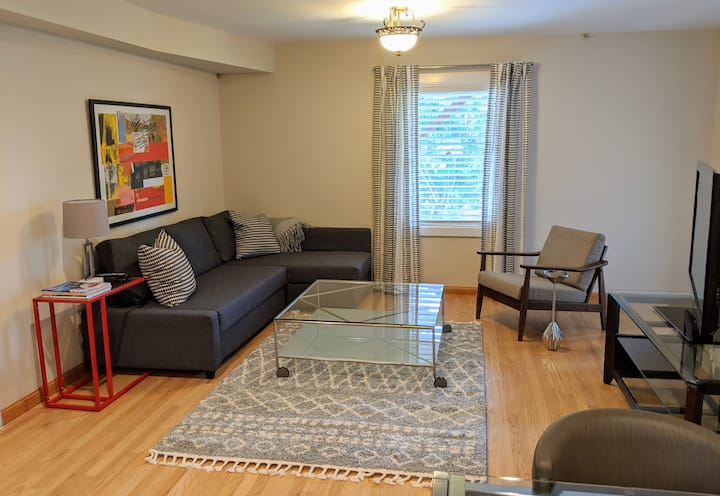 Guest House In Beautiful Tudor - Alameda, CA