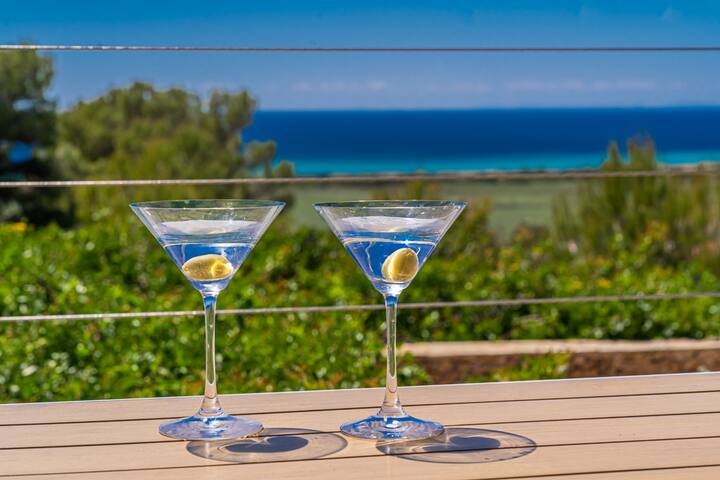 Villa with beautiful views of the beach of Son Bou gallery image 4