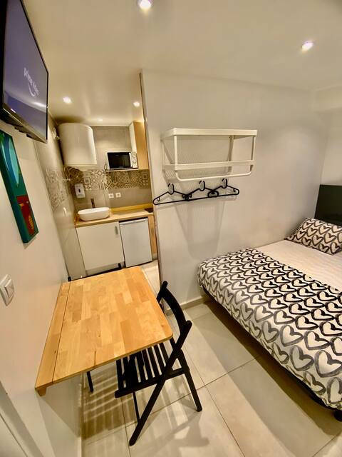 1 New apartment in front of the metro with bathroom 213