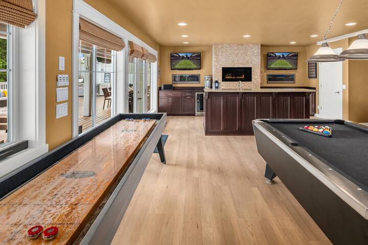 Seattle Resort with pool heated all year sleeps 16 gallery image 5