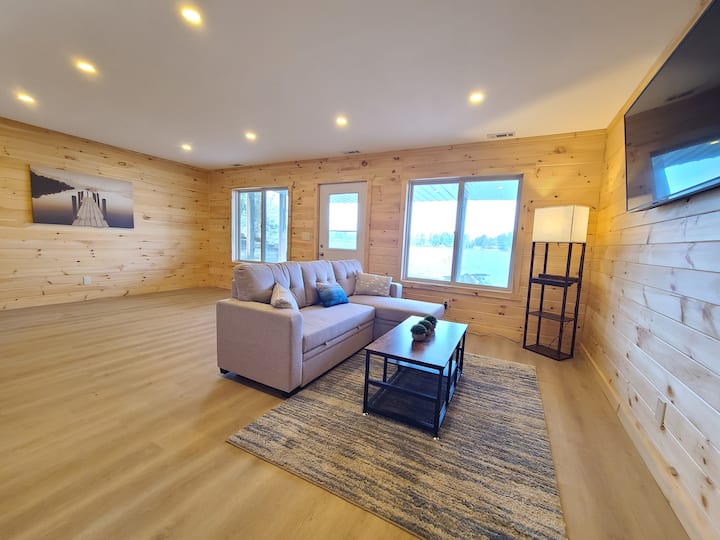 مستوى منخفض للمشي في غرفة المعيشة