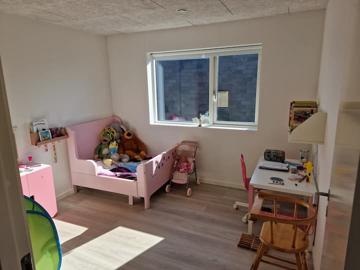 Children's beds 100 cm wide, and the length can be adjusted up to 190 cm