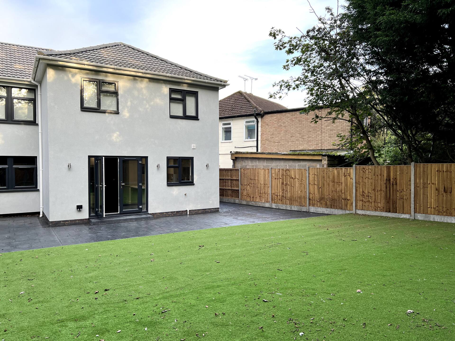 Large House + Huge Driveway | 3 Bath | Contractors