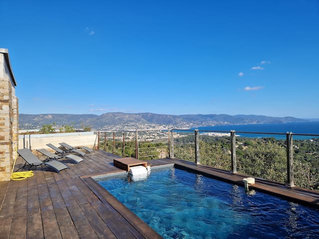 Entire home with 3 bedrooms in Collobrieres - Gaou - Villa Oneiros, paisible, piscine & vue mer