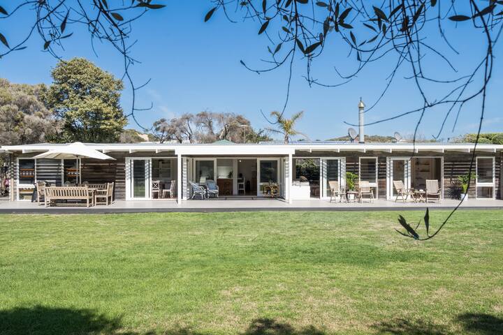 Tideways Beach House Blairgowrie. Walk to beach gallery image 3