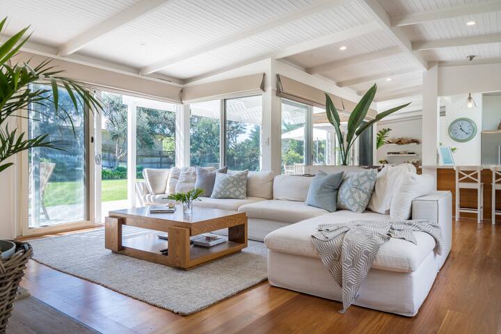 Tideways Beach House Blairgowrie. Walk to beach gallery image 4