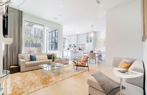 Popular Airbnb listing: Luxury, 2-Level, 3 Bedroom Suite in Shaughnessy in Shaughnessy