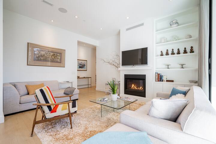 Luxury, 2-Storey, 3 Bedroom Suite in Shaughnessy gallery image 5