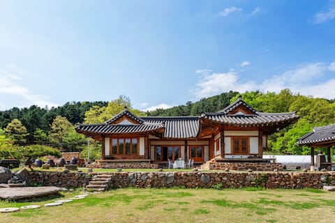 Hanok Hotel in the Forest Gangsanjae [Main Building] / Hanok Private House in Nature, Your Own Space