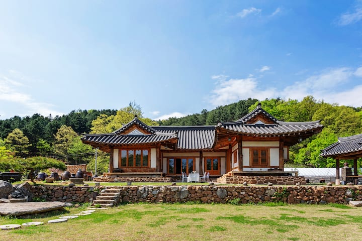Hanok Hotel in the Forest Gangsanjae [Main Building] / Hanok Private House in Nature, Your Own…