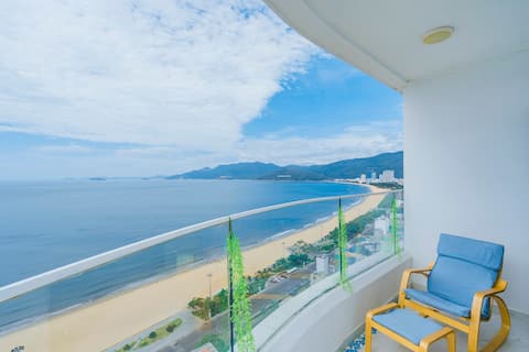 Amazing seaview 3BR, downtown, high balcony by TYE