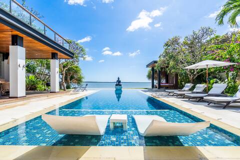 4 Bedroom Waterfront Villa in Nusa Dua