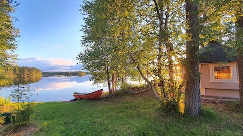 Villa Salme: Cozy lakeside logcabin+private beach