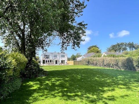 Spacious Family Home in Rock
