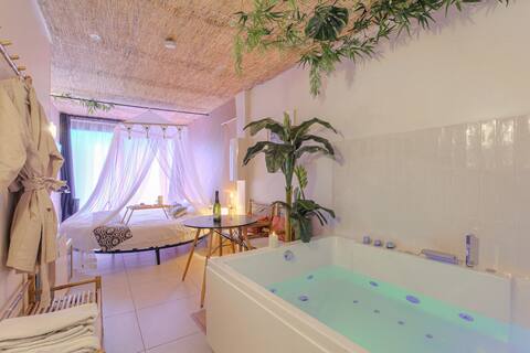 Bali Serenity Round Bed - Balneotherapy