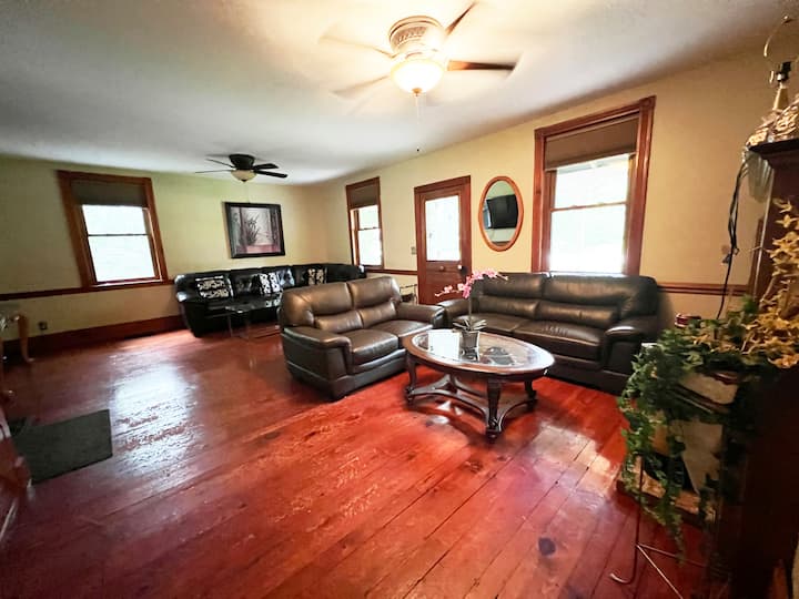 Century Log Home Close To Lake - Barrie