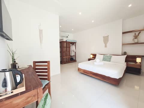 3 Private Rooms | 3 - 11 Pax | Pet Friendly