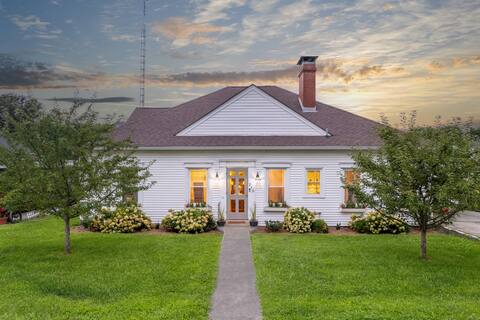 Bourbon Getaway•HOT TUB• Firepit•EV CHG•Fireplace!