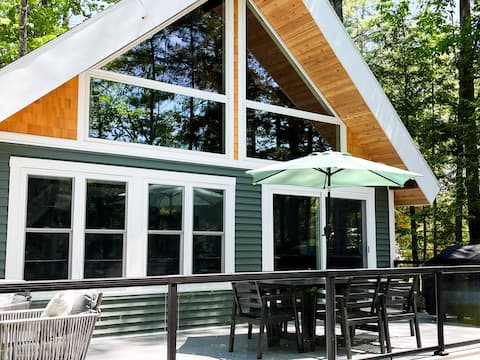 Serene lakeside retreat