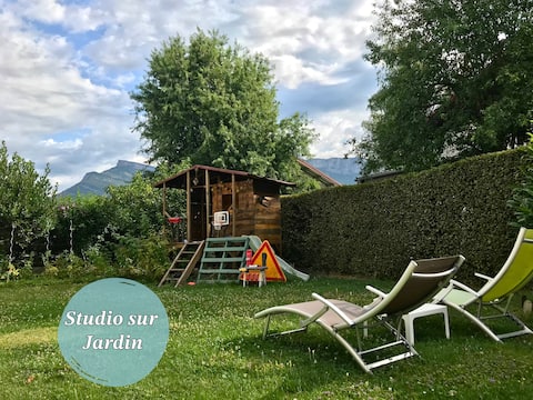 Quiet garden studio - secure parking