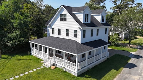 Main Street - Walk to Downtown Vineyard Haven!
