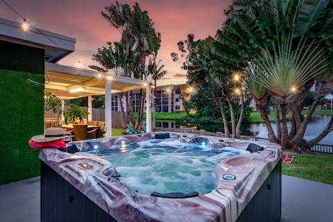 Waterfront • Hot Tub (7p) • Sawgrass 5 min • Pets