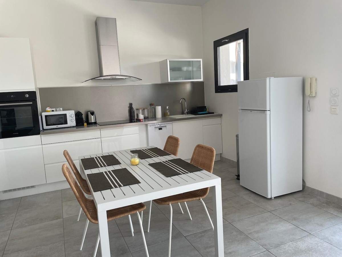 Popular Airbnb listing: Apartment with very large terrace in Carry Le Rouet