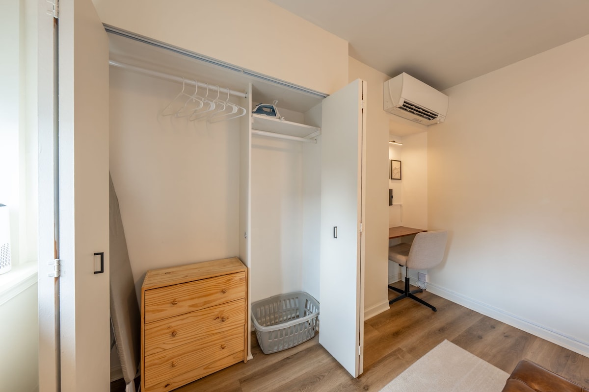 Bedroom Close to Stadiums & More (1)