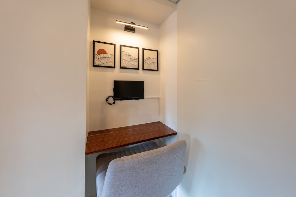 Bedroom Close to Stadiums & More (1)