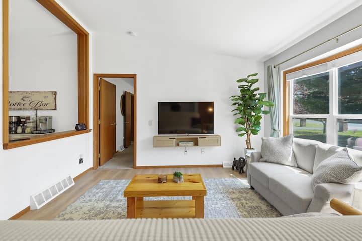New-restful Retreat In The Pines (Sleeps 12) - Wisconsin Dells, WI