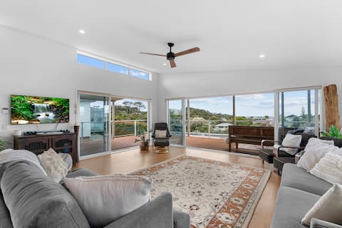 Successful Airbnb property: Nautical Heights Oasis - Upper Level Only in Mangawhai