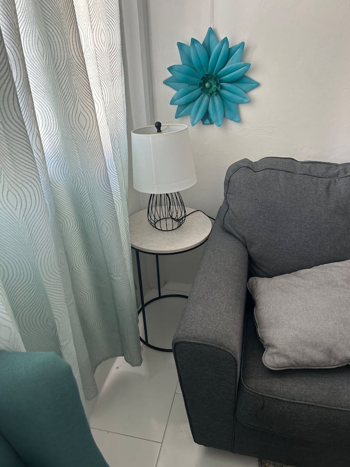 Two Bedrooms (King & Queen): 5 Min Walk To Roseau - Roseau