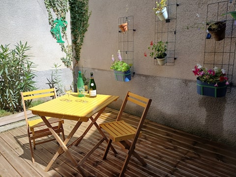 2 rooms + terrace - 5 min to city center Super quiet