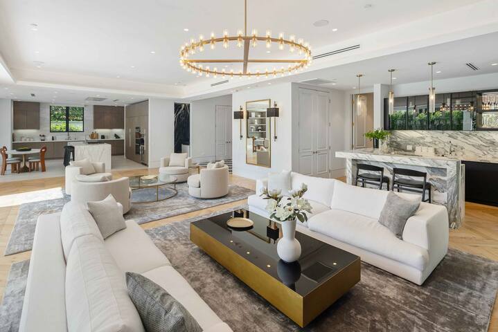 Villa Mandarin by LuxJB | Beverly Hills Flats gallery image 3