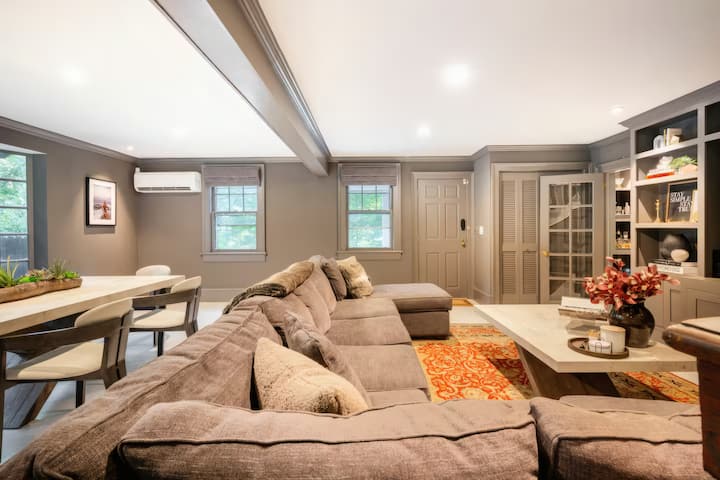 Bedford Paradise Getaway | Hot Tub | Town Center - Bedford, NY