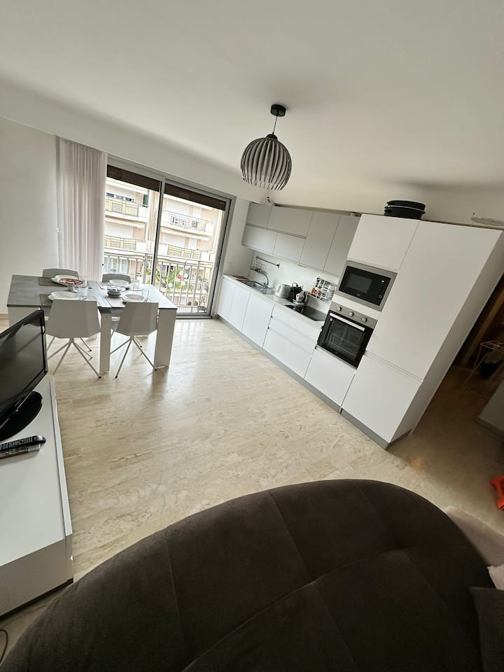 Appartement 3 Pièces Proche Plages Avec Parking - Golfe-Juan