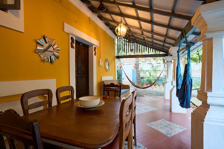 Dining area image 1
