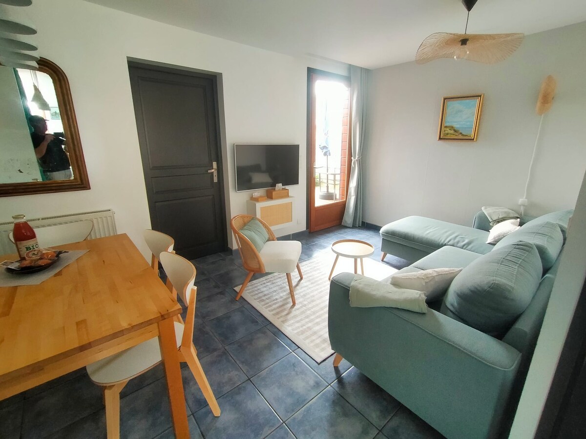 Propiedad de Airbnb exitosa: House with terraces 300 m from the sea, Juno Beach en Bernières Sur Mer