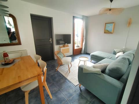 Successful Airbnb property: House with terraces 300 m from the sea, Juno Beach in Bernières Sur Mer