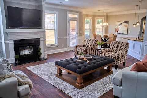 Popular Airbnb listing: 5Br, 3Ba, 10 beds, SuperHost, 5 min to Eisenhower in Grovetown