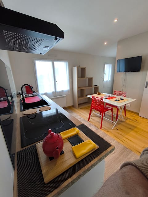 Successful Airbnb property: Nantes Airport, T2 Parking, Direct tram to Nantes in Bouguenais