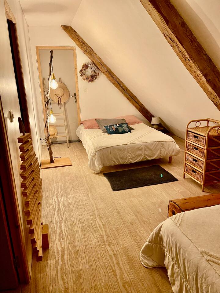 спалня 2 двойни легла