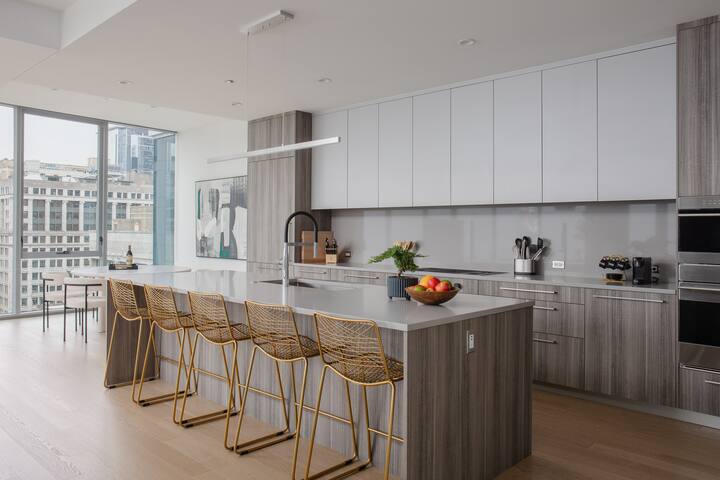 PH w/ Bean & Lake Views, An Elite Stay gallery image 4